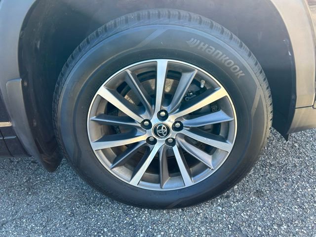 Used 2018 Toyota Highlander XLE AWD/4WD image 3
