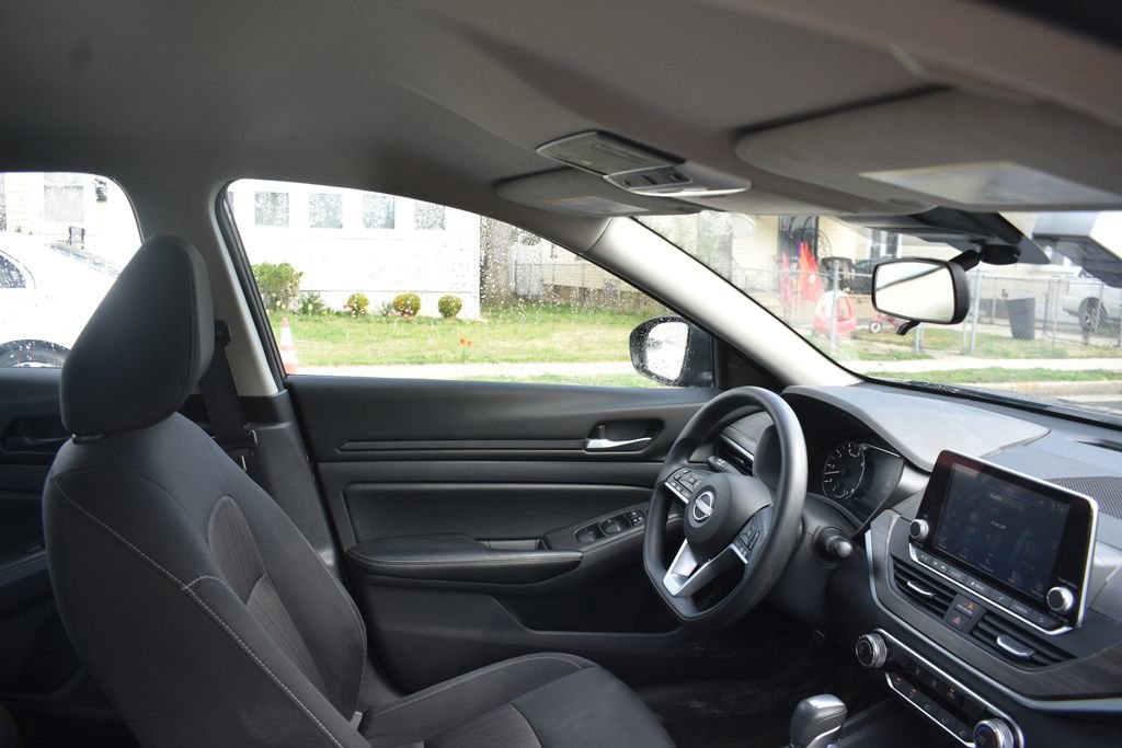 Used 2025 Nissan Altima 2.5 SV image 21