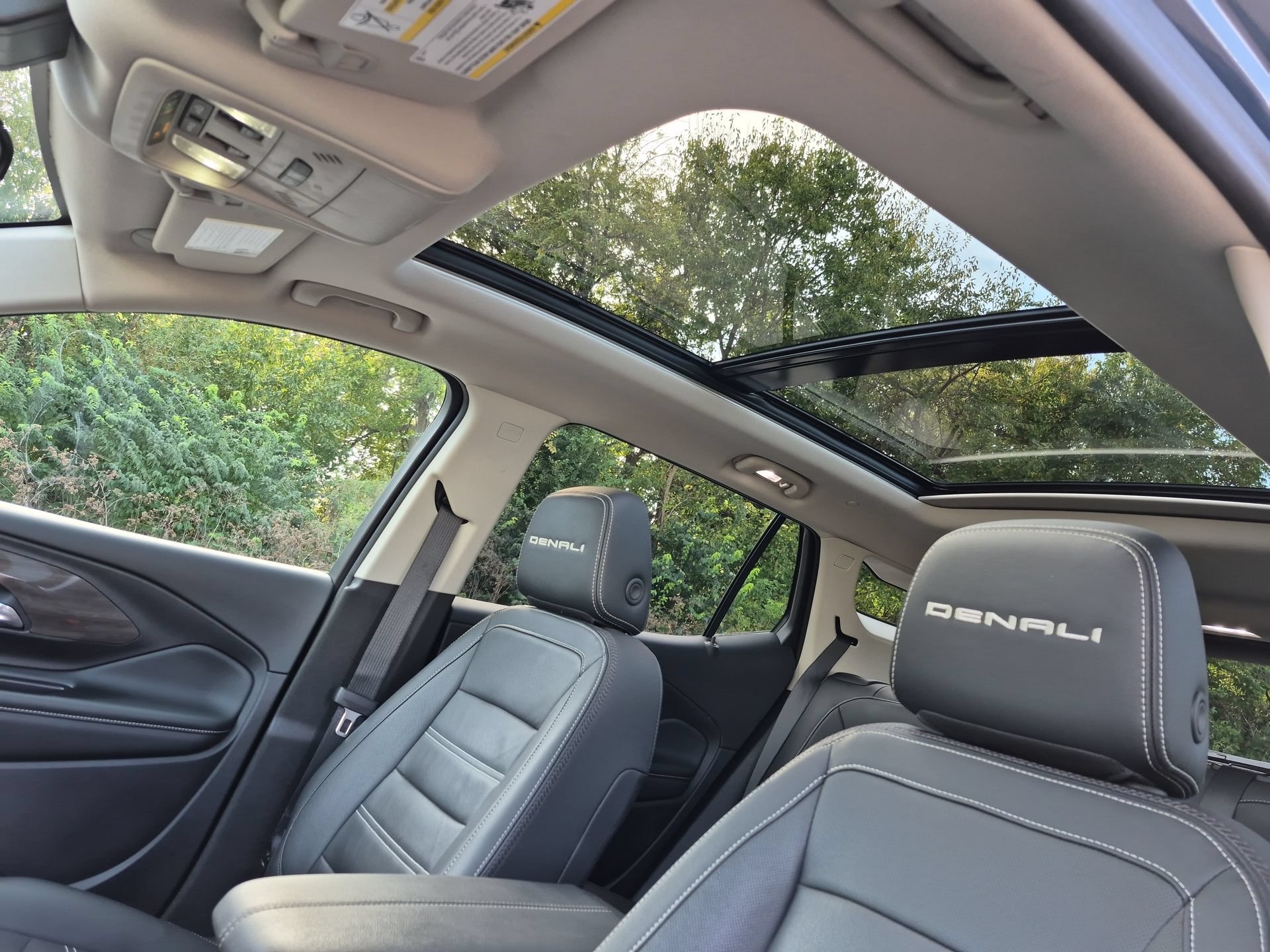 Used 2024 GMC Terrain Denali w/ Denali Premium Package AWD/4WD image 21