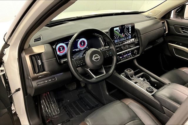 Used 2023 Nissan Pathfinder Platinum image 16