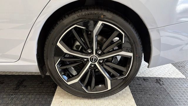 Used 2024 Nissan Altima 2.5 SR FWD image 10