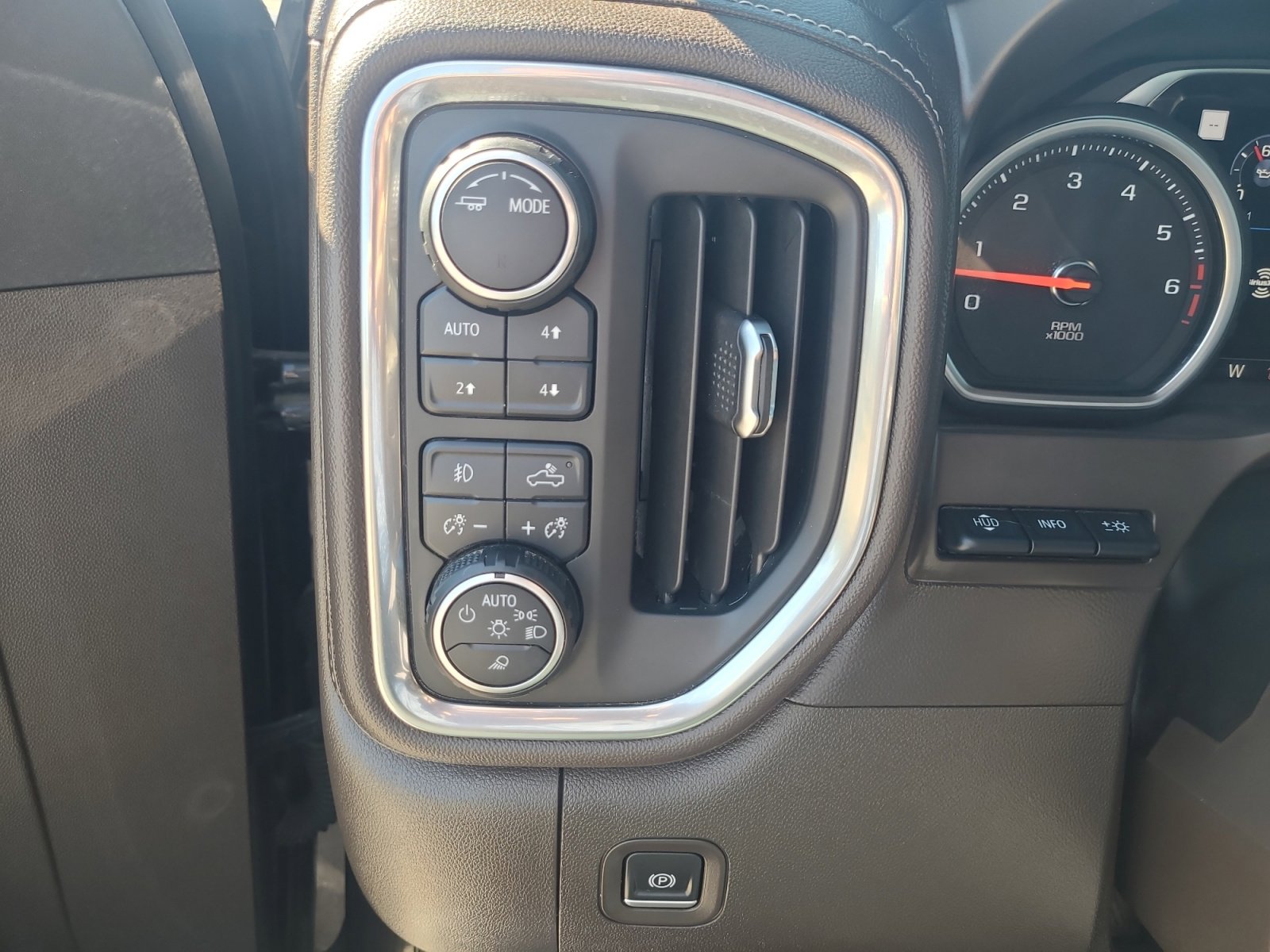 Used 2021 Chevrolet Silverado 2500 LTZ w/ LTZ Plus Package image 28