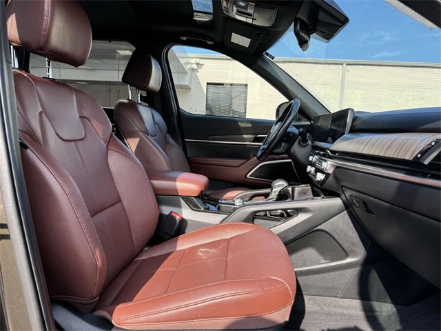 Used 2024 Kia Telluride EX w/ EX Captain's Chair Package image 13