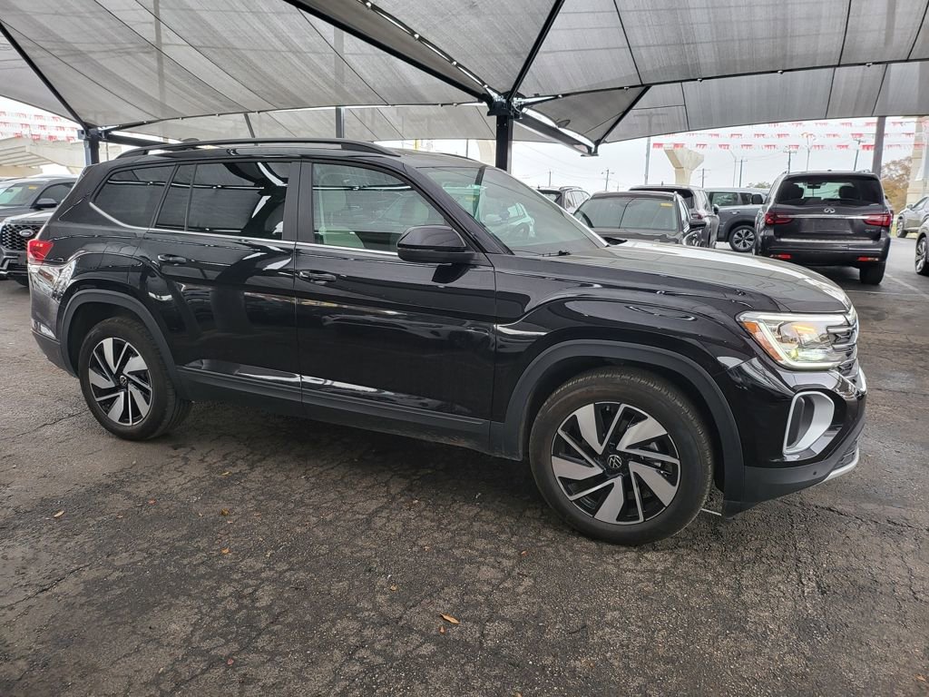 Used 2025 Volkswagen Atlas SE image 16