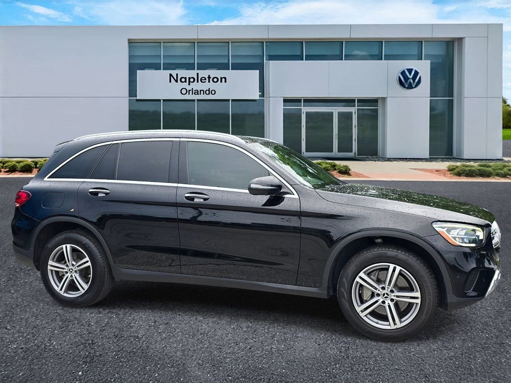 Used 2022 Mercedes-Benz GLC 300 4MATIC w/ Premium Package Lite image 3