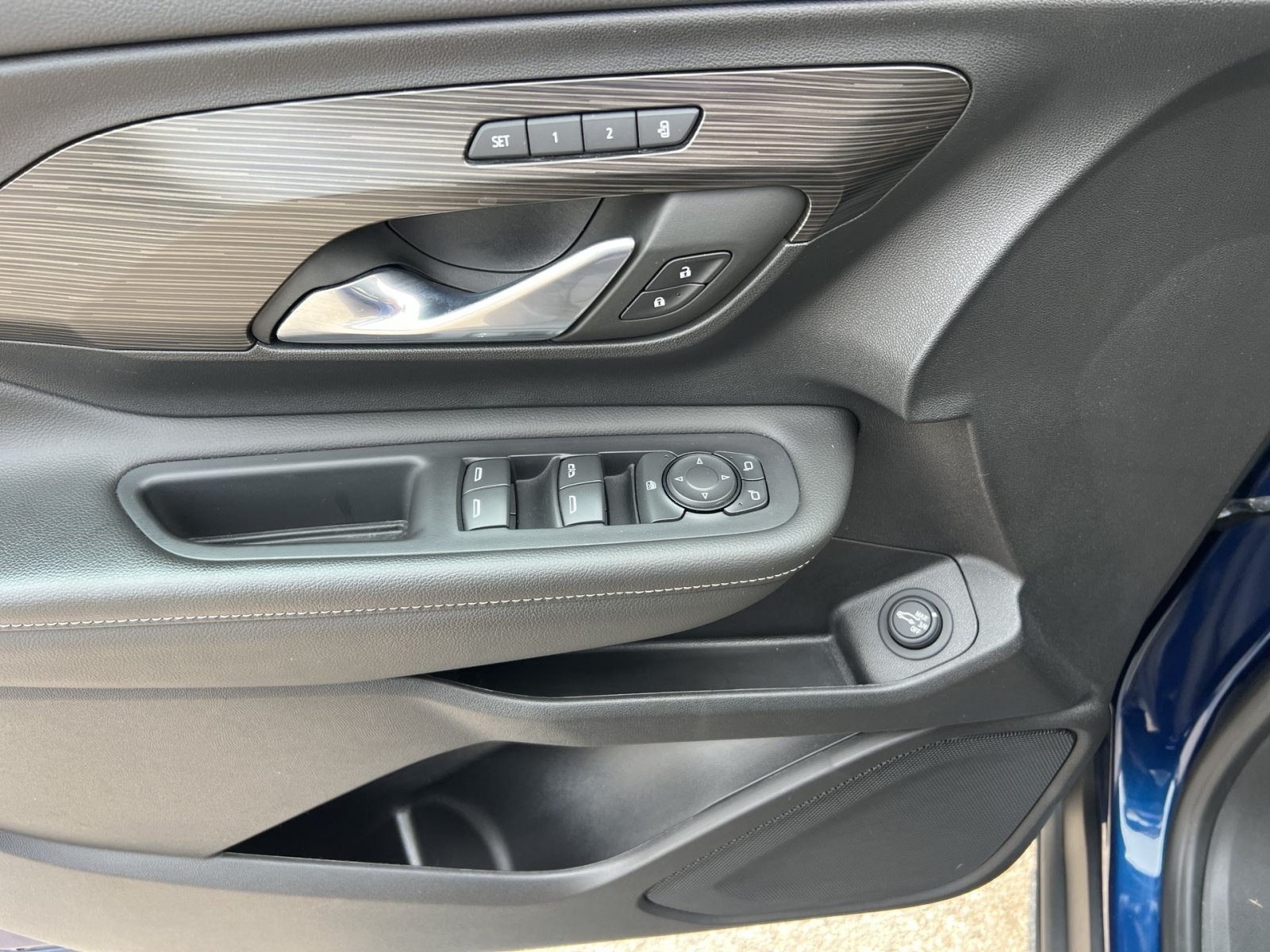 Used 2023 GMC Terrain SLT AWD/4WD image 15