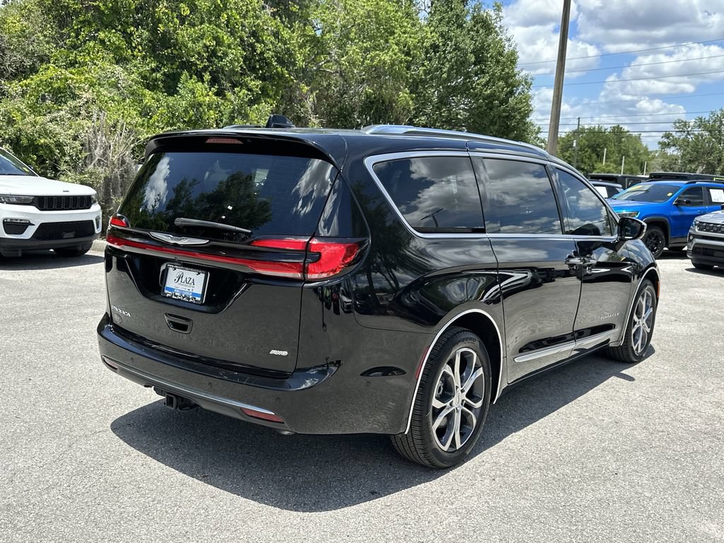 Certified 2024 Chrysler Pacifica Pinnacle w/ Trailer Tow Group AWD/4WD image 7