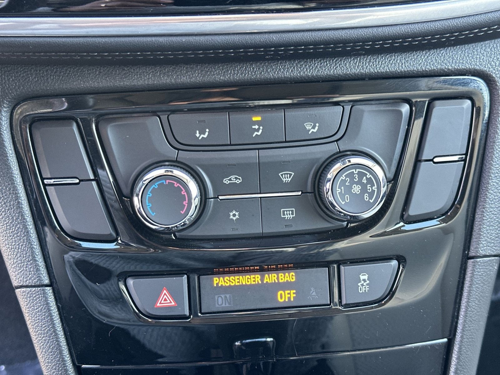 Used 2020 Buick Encore Preferred w/ Safety Package FWD image 22