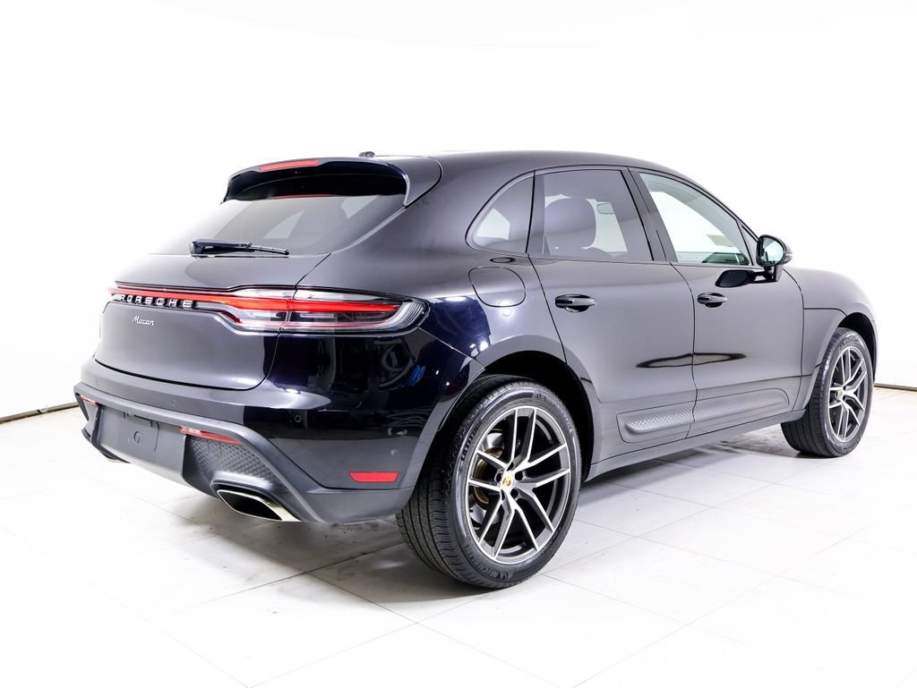 Certified 2023 Porsche Macan AWD/4WD image 31
