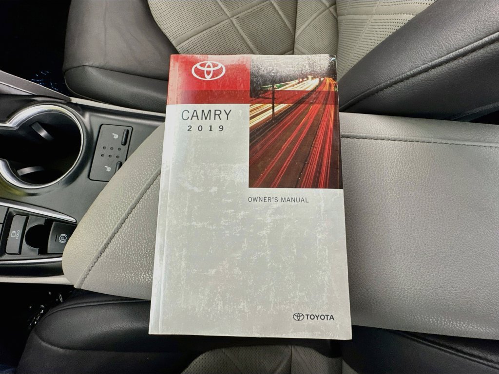 Used 2019 Toyota Camry XLE FWD image 39
