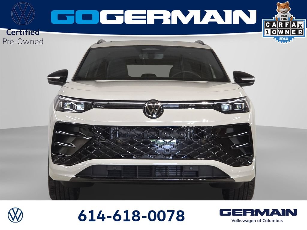 Certified 2025 Volkswagen Tiguan SE R-Line FWD image 2