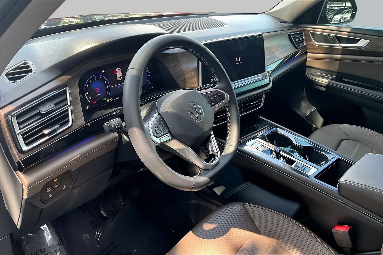 Used 2024 Volkswagen Atlas SEL AWD/4WD image 18