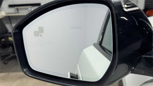 Used 2019 Land Rover Range Rover Velar R-Dynamic SE image 20