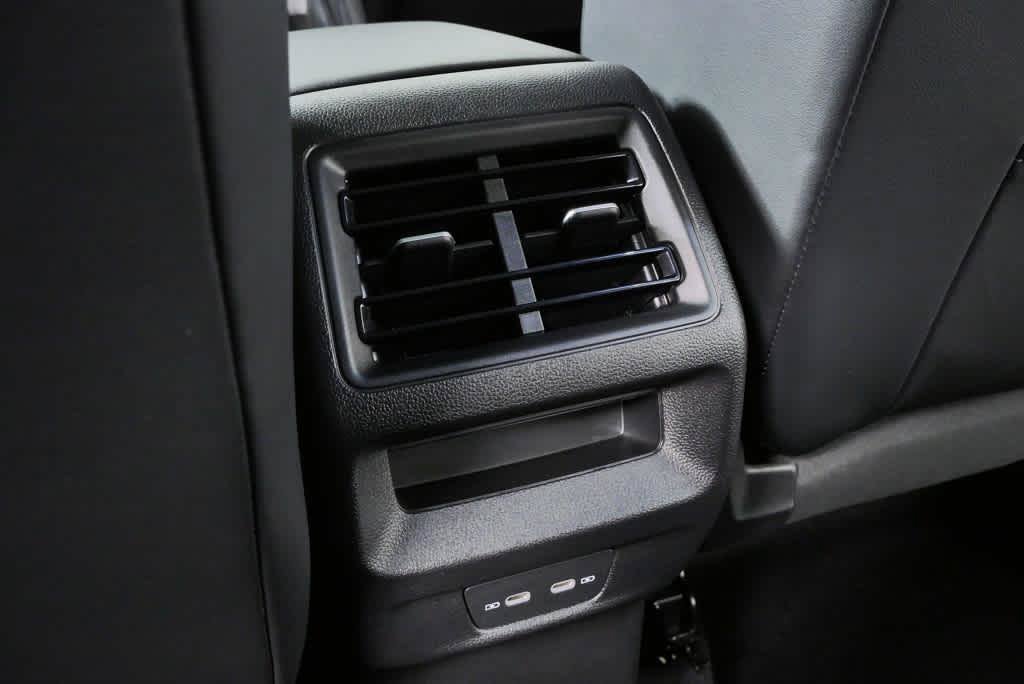 Certified 2025 Volkswagen Tiguan SE R-Line FWD image 18