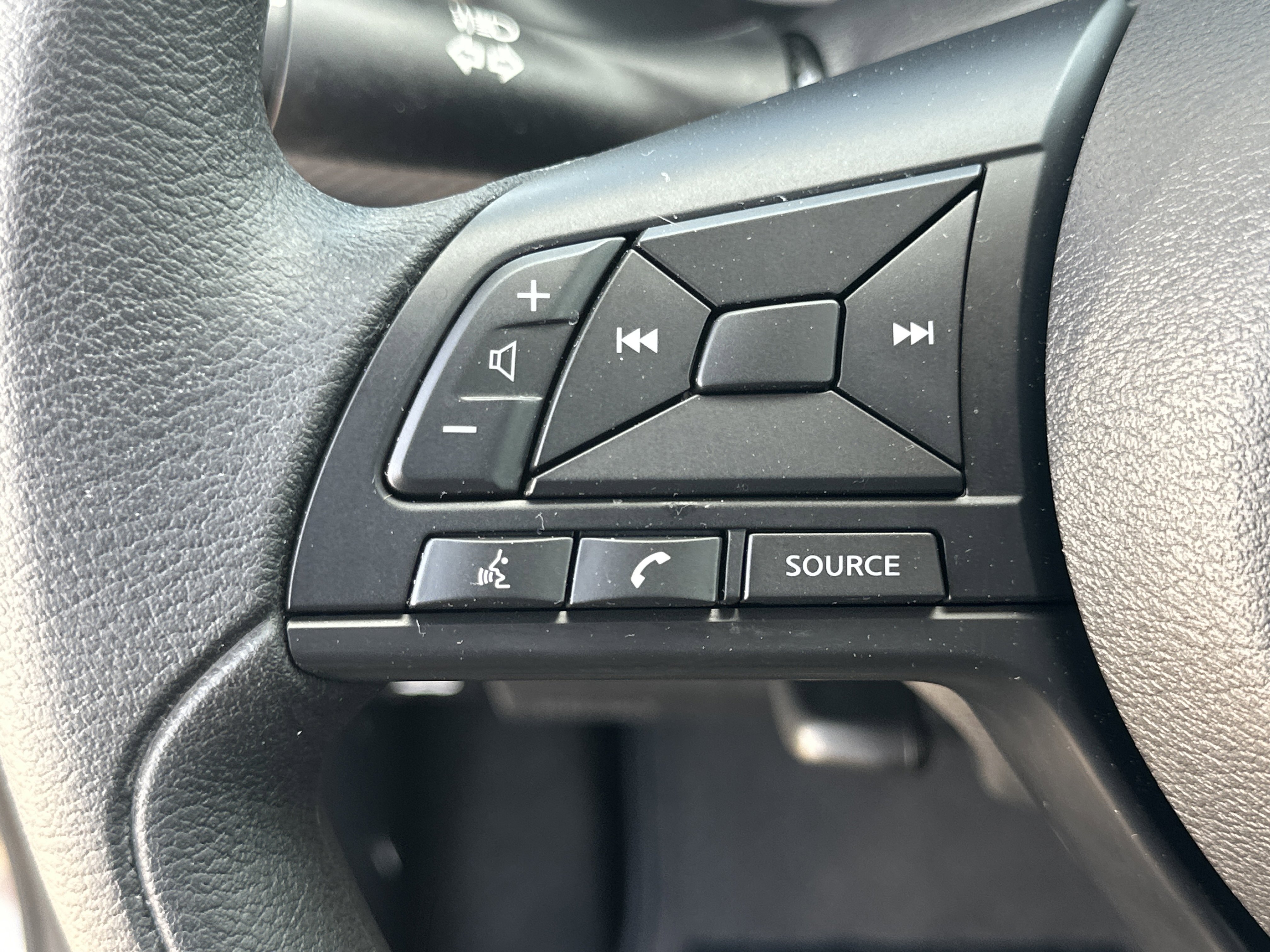 Certified 2025 Nissan Kicks Play S image 24