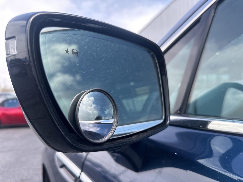 Used 2024 Buick Enclave Essence AWD/4WD image 6