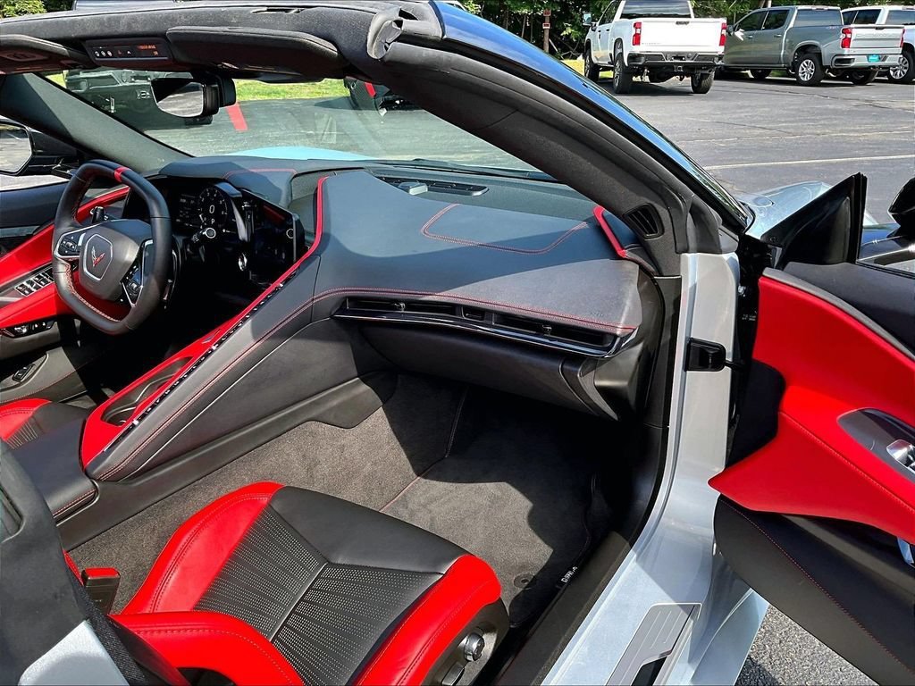 Used 2024 Chevrolet Corvette Stingray Preferred Conv w/ Z51 Performance Package RWD image 13