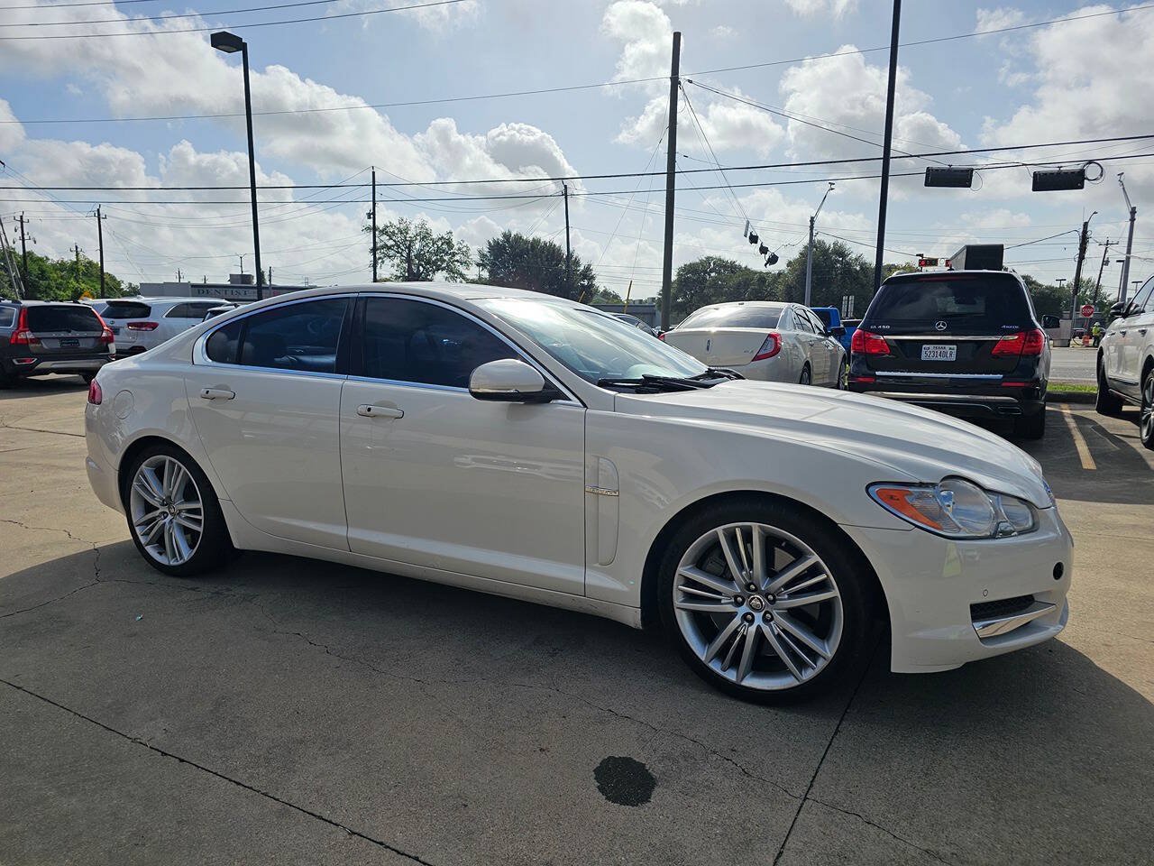 Used 2010 Jaguar XF Supercharged RWD image 3