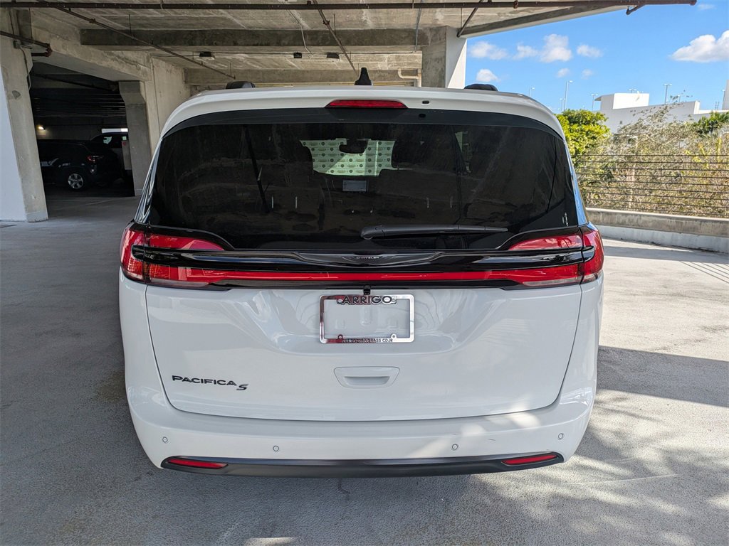 New 2026 Chrysler Pacifica Select image 6