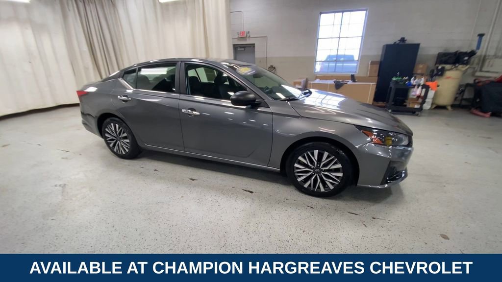 Used 2024 Nissan Altima 2.5 SV image 2