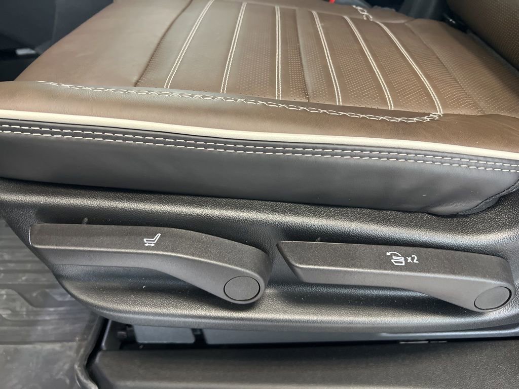 Used 2026 GMC Yukon XL Denali Ultimate w/ LPO, Illumination Package image 32