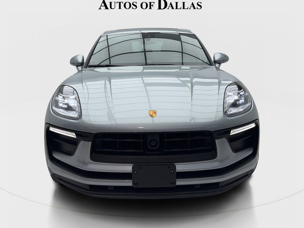 Used 2024 Porsche Macan AWD/4WD image 3