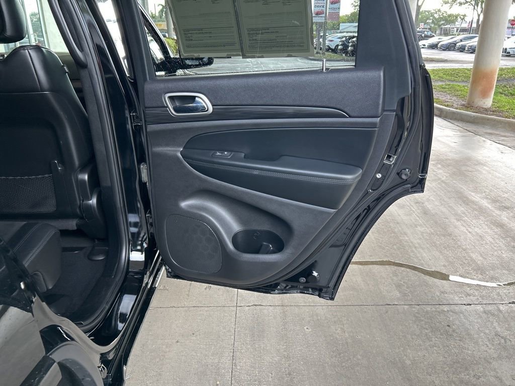 Used 2019 Jeep Grand Cherokee Altitude AWD/4WD image 32