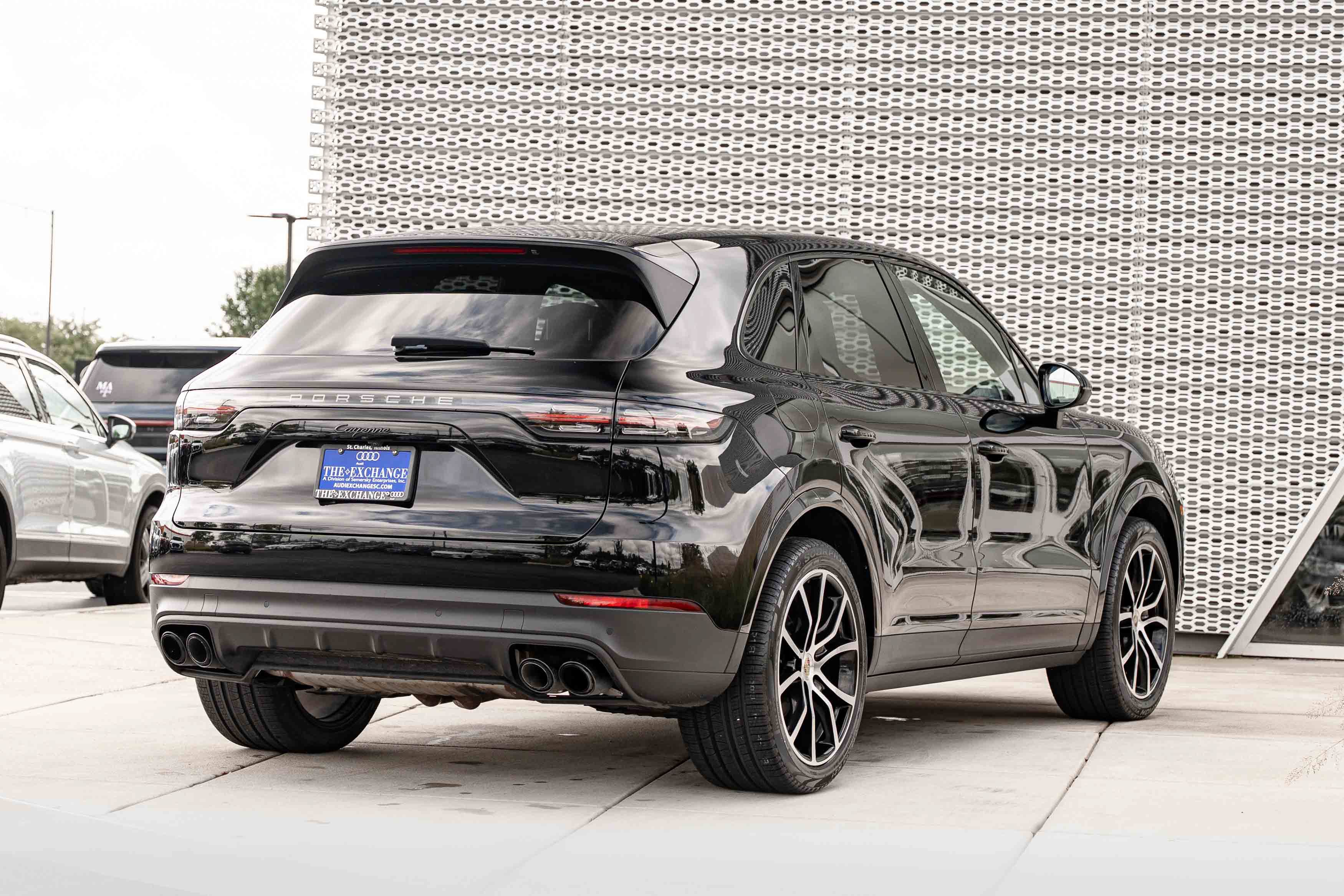 Used 2022 Porsche Cayenne Platinum Edition AWD/4WD image 4