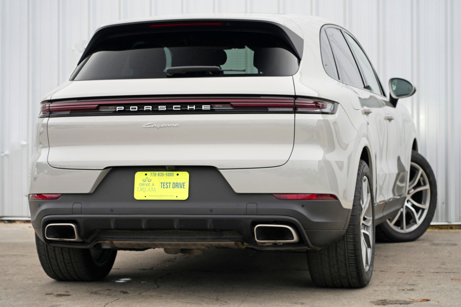 Used 2024 Porsche Cayenne w/ Premium Package image 5