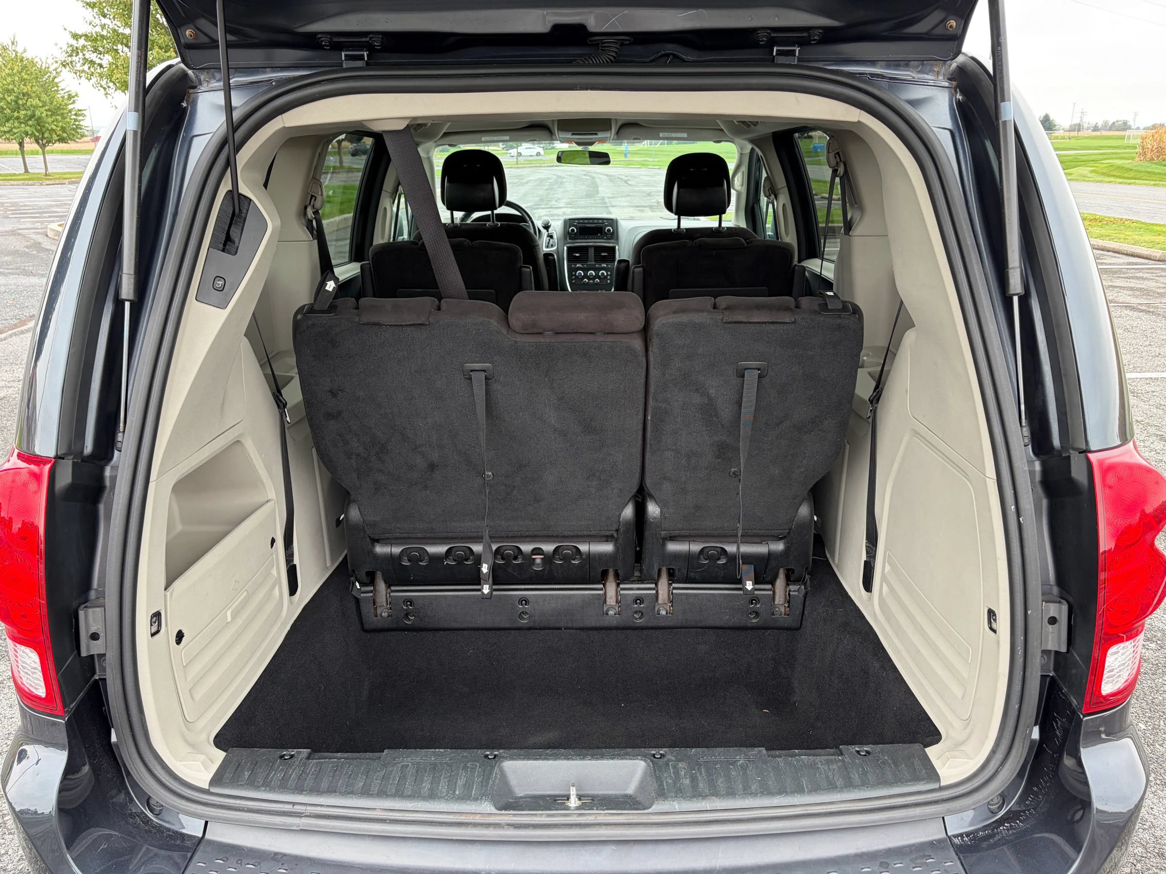 Used 2013 Dodge Grand Caravan SXT w/ Rear Park Assist Pkg FWD image 20