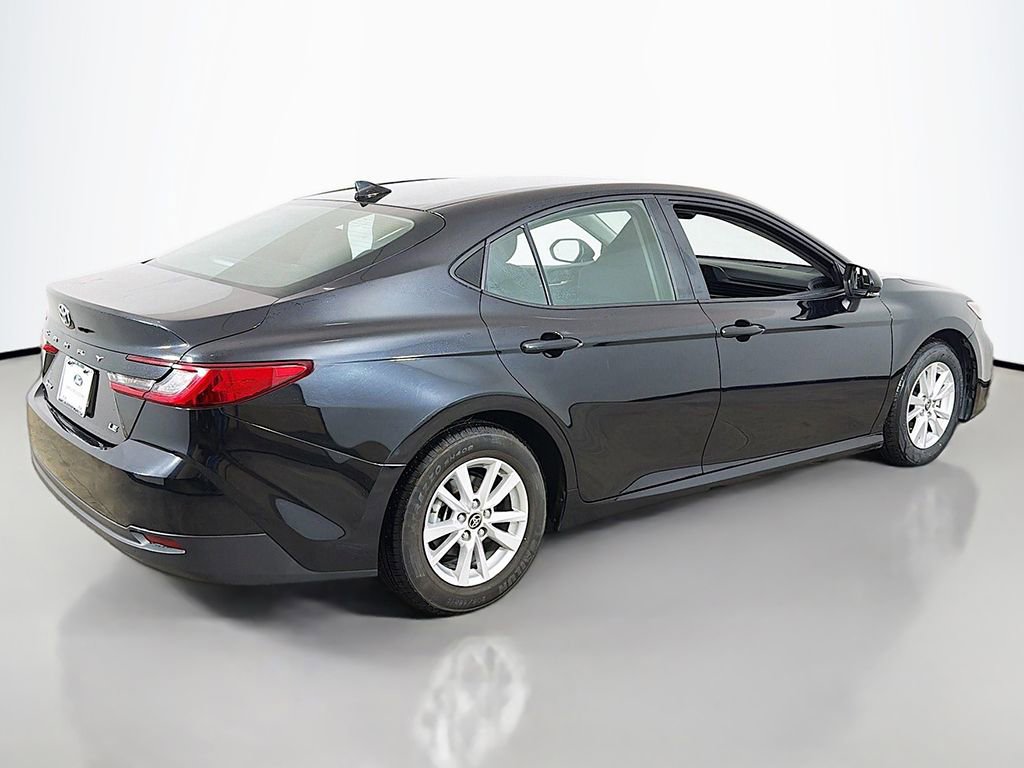 Used 2025 Toyota Camry LE image 8