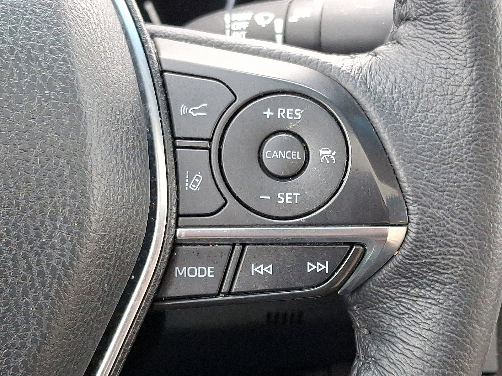 Used 2021 Toyota Avalon XLE image 23