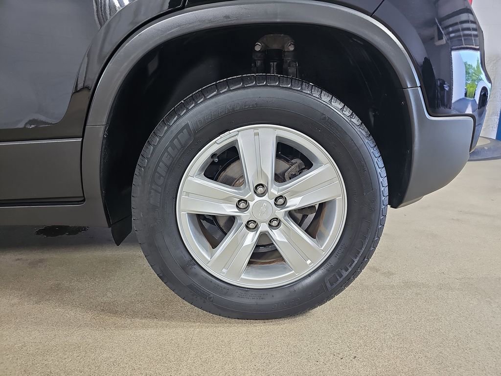 Used 2019 Chevrolet Trax LS w/ LPO, Cargo Package AWD/4WD image 38