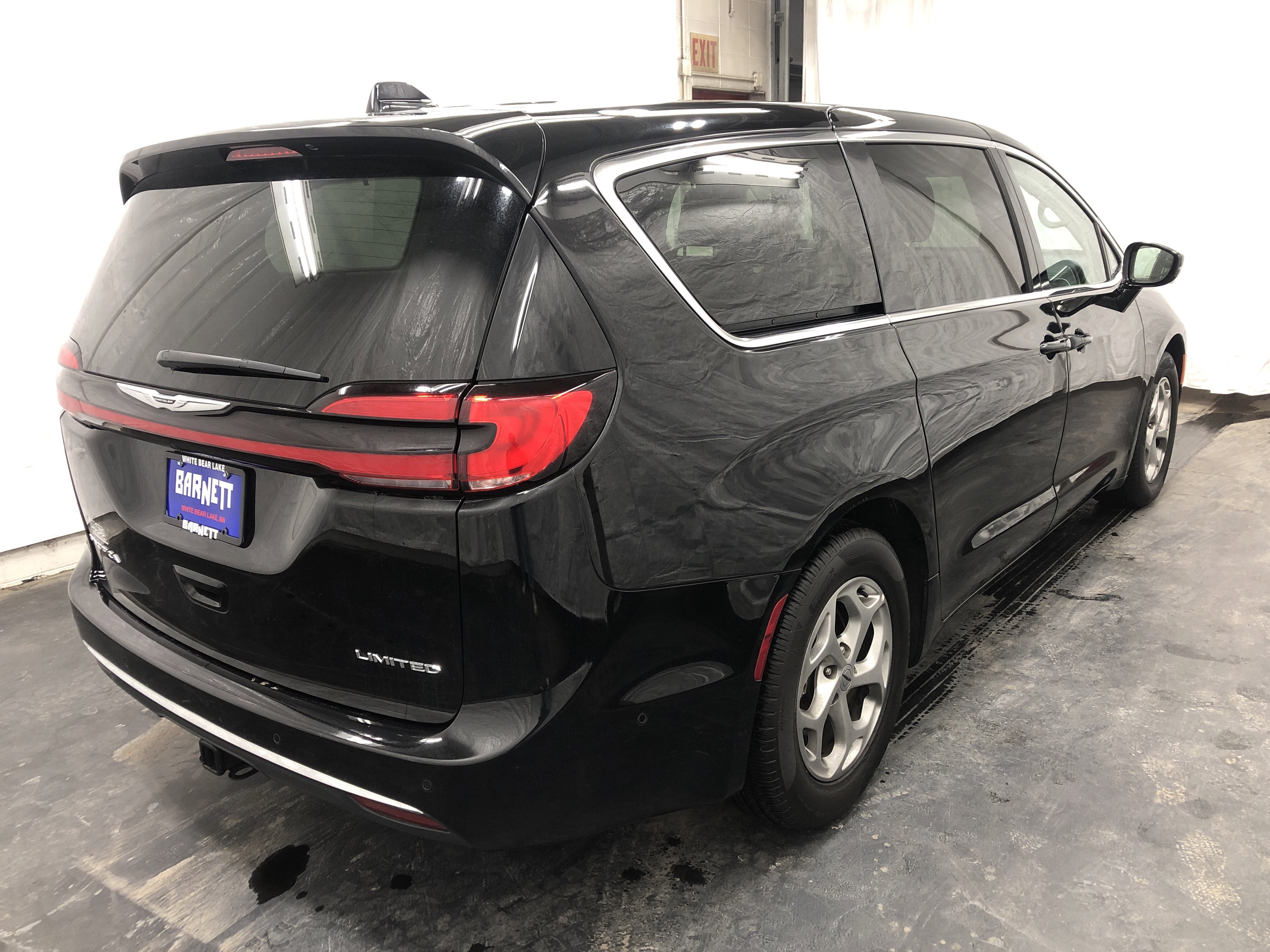 Certified 2024 Chrysler Pacifica Limited w/ Trailer Tow Group FWD image 5