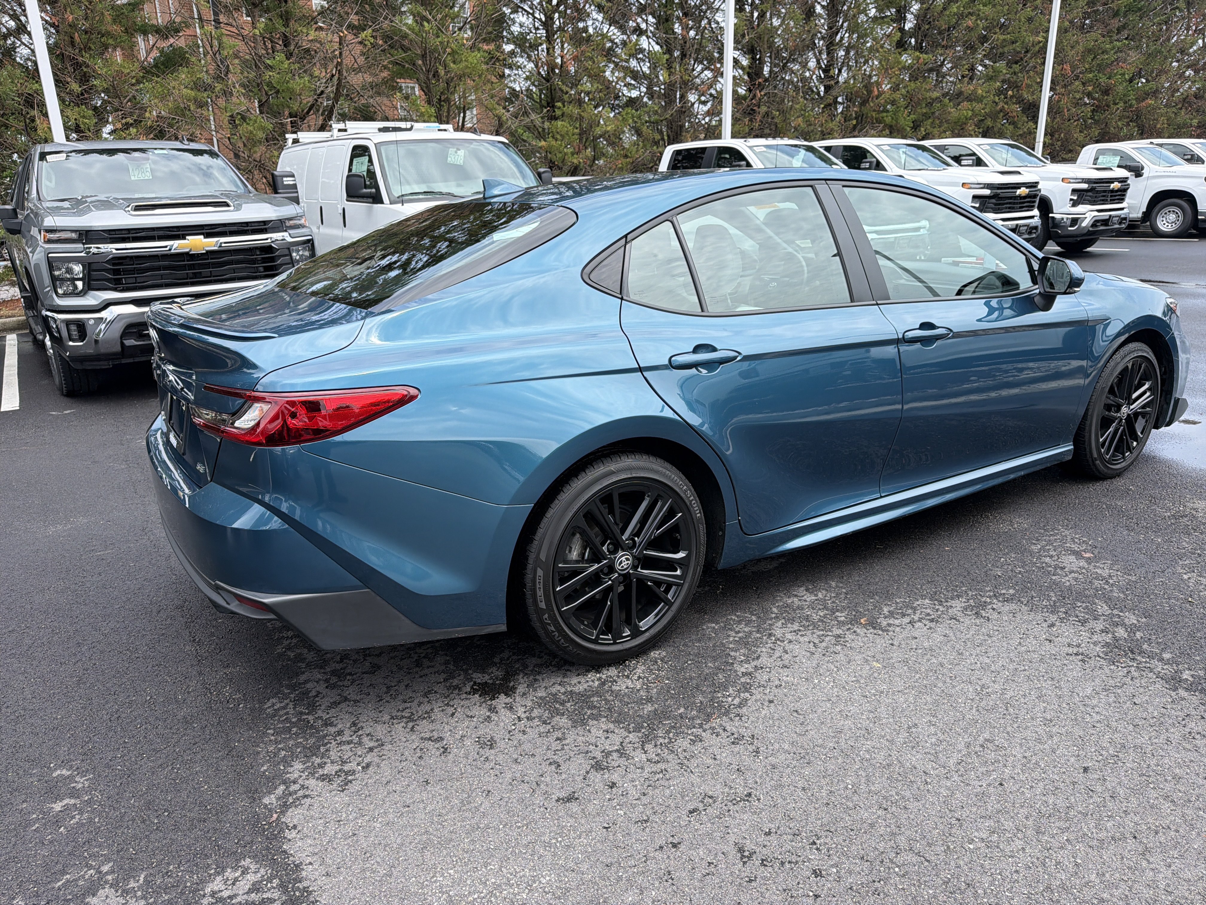 Used 2025 Toyota Camry SE FWD image 10
