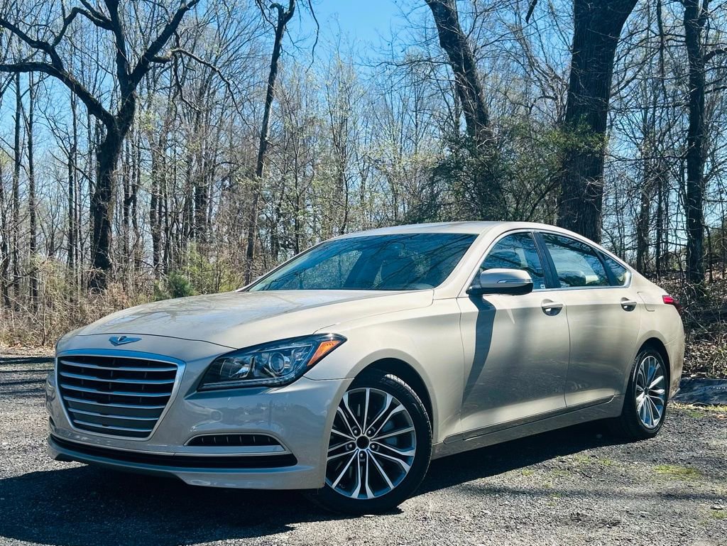 Used 2015 Hyundai Genesis 3.8 image 2