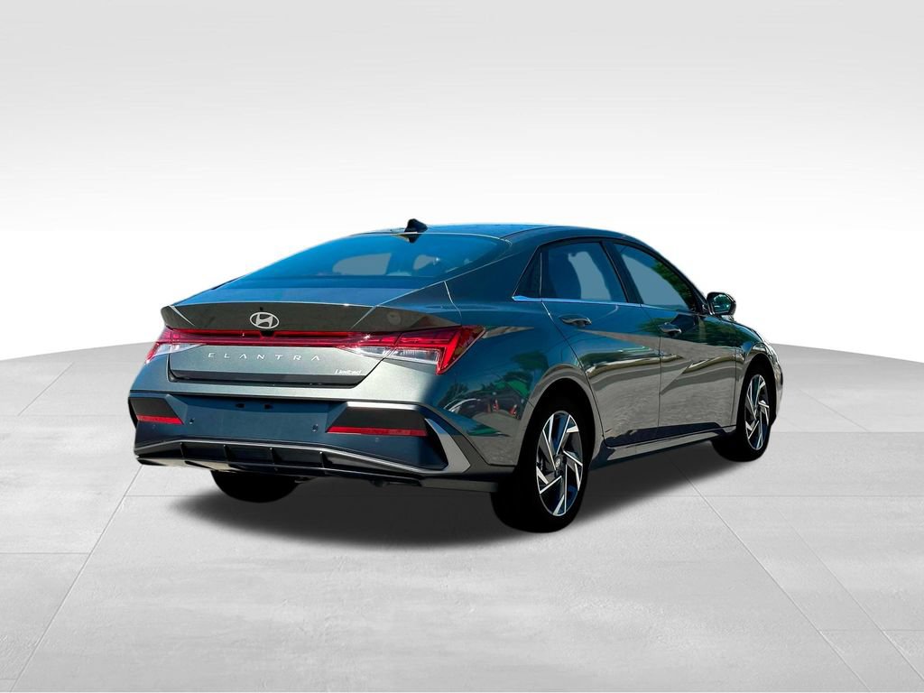 Used 2025 Hyundai Elantra Limited FWD image 8