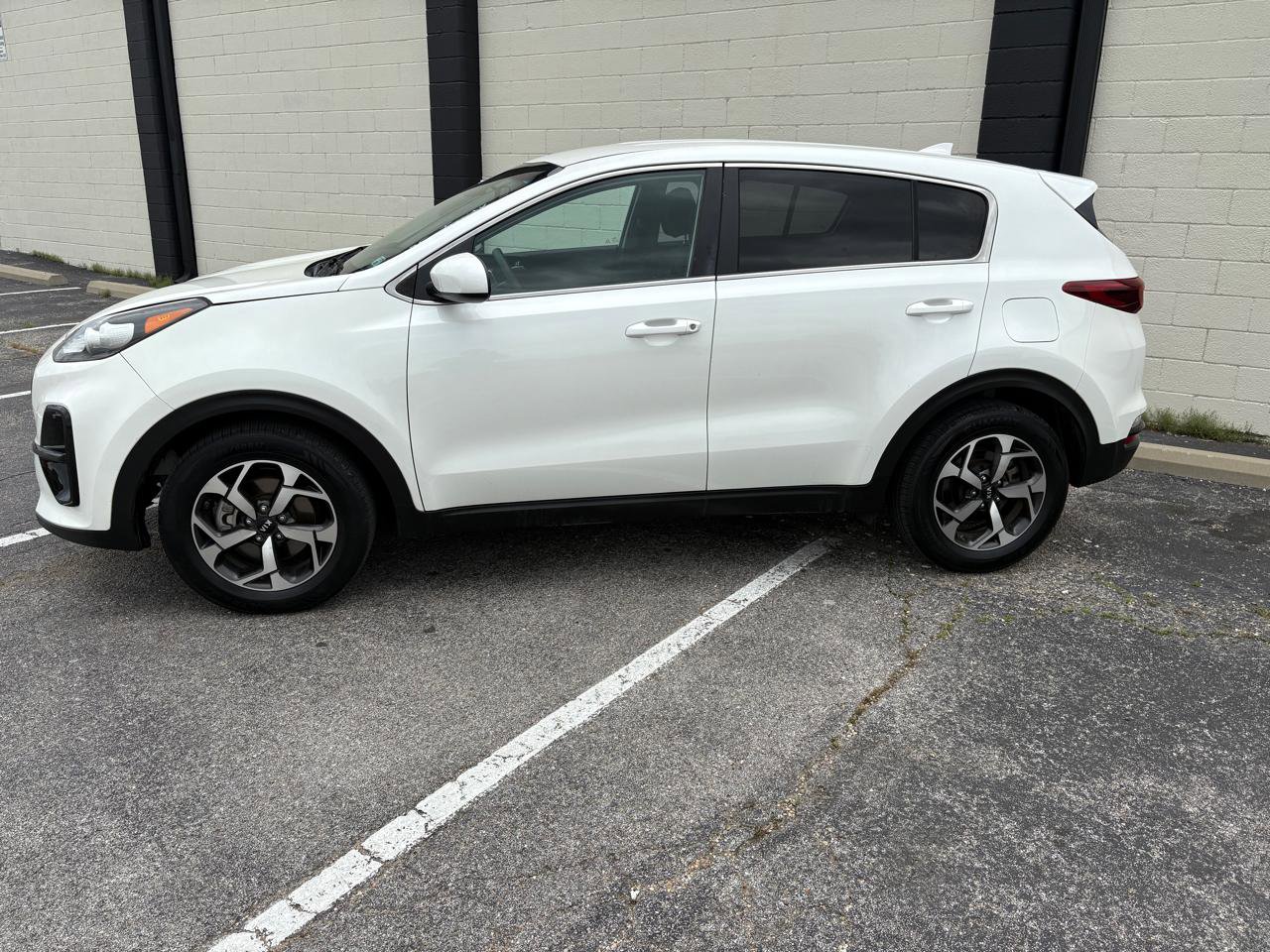 Used 2022 Kia Sportage LX image 2