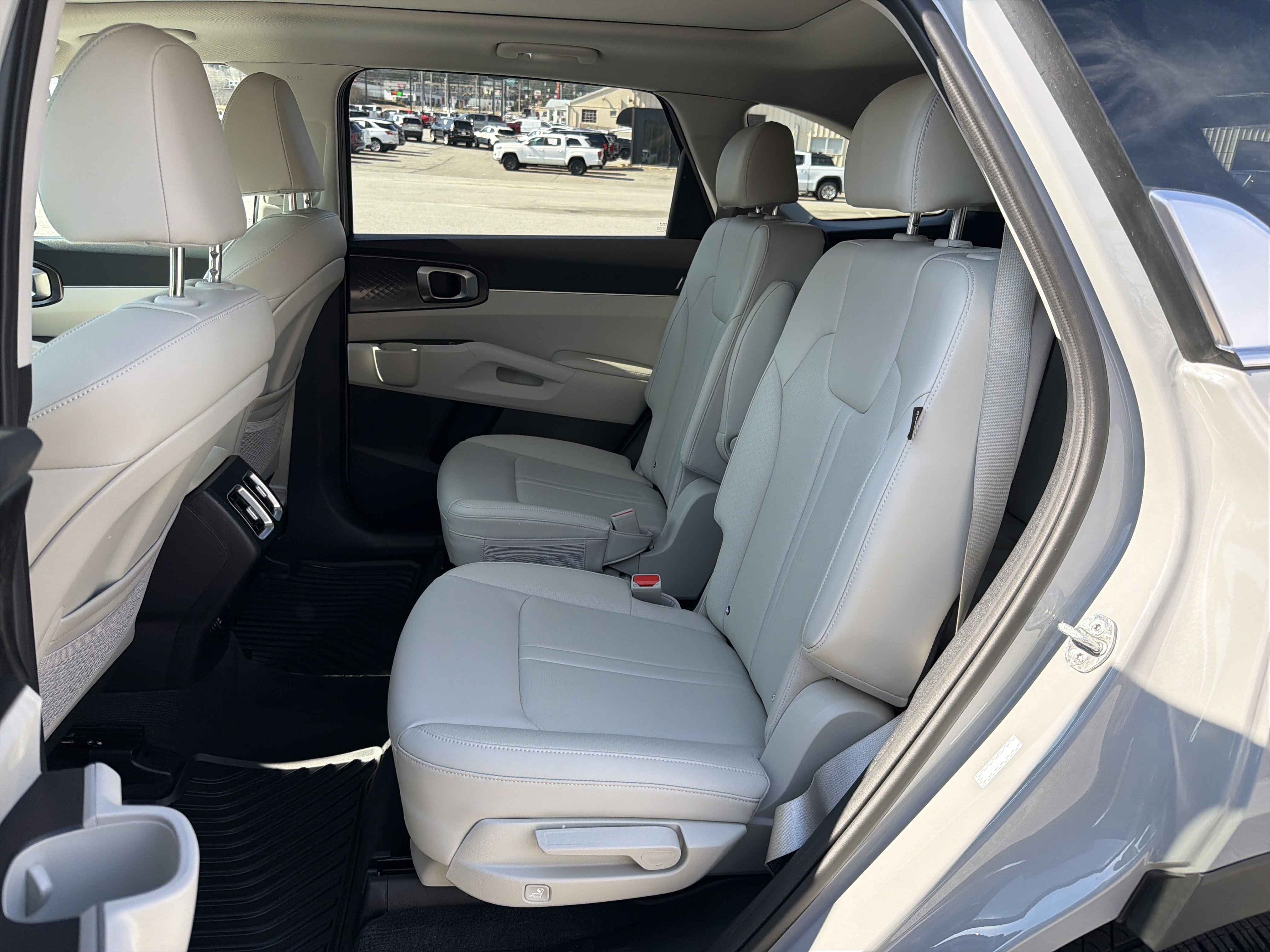 Used 2025 Kia Sorento EX w/ Panoramic Sunroof Package image 25