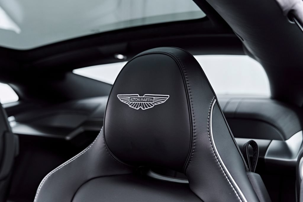 Used 2025 Aston Martin Vanquish RWD image 51