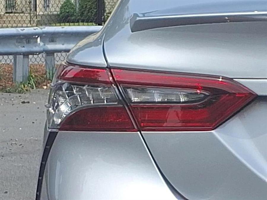 Used 2021 Toyota Camry XSE image 8
