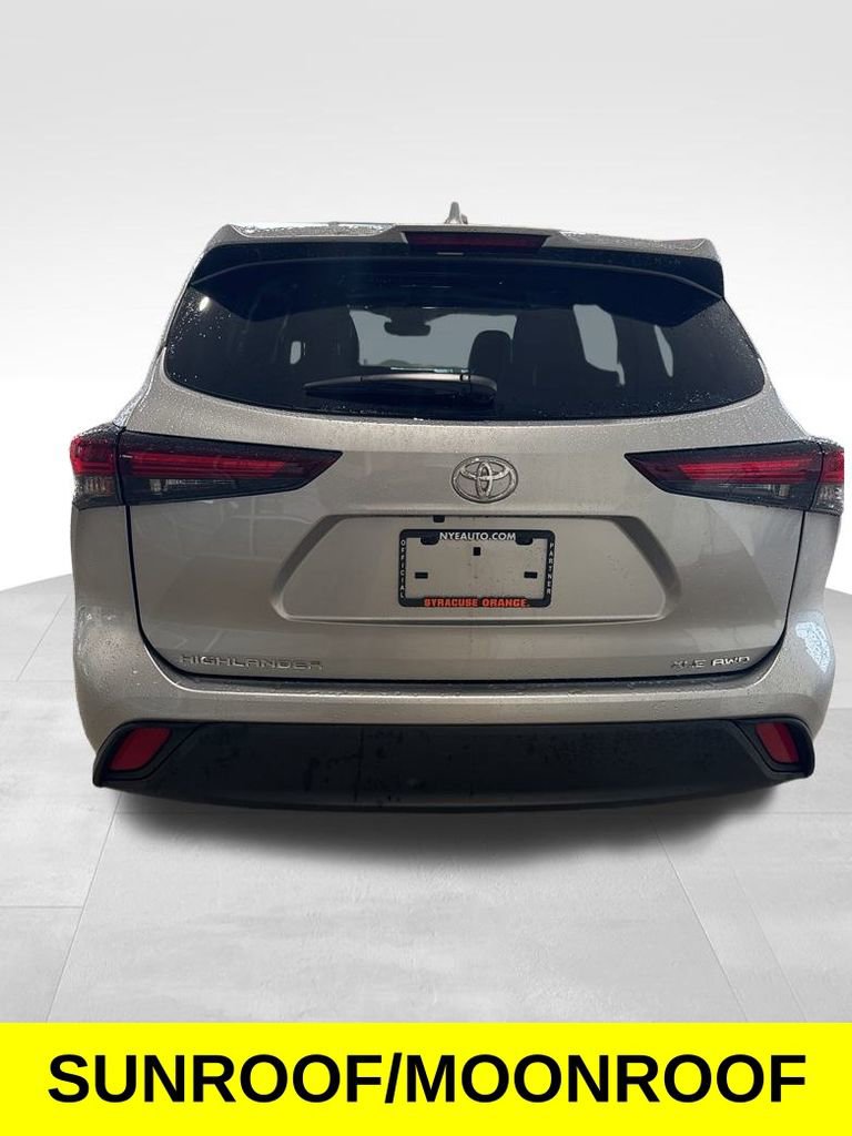 Used 2025 Toyota Highlander AWD image 4