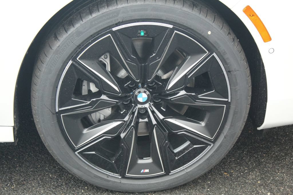 Used 2026 BMW 740i xDrive w/ Premium Package AWD/4WD image 12