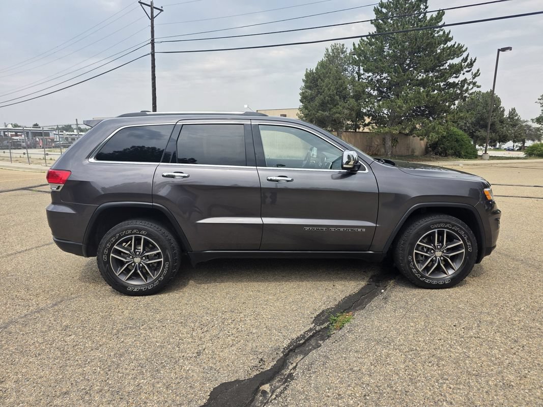 Used 2017 Jeep Grand Cherokee Limited AWD/4WD image 9
