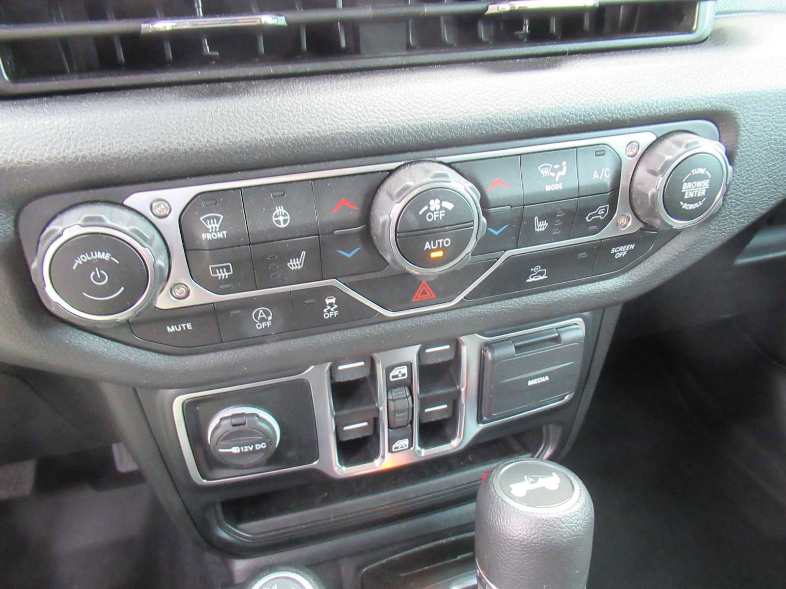 Used 2025 Jeep Wrangler Sport S image 33