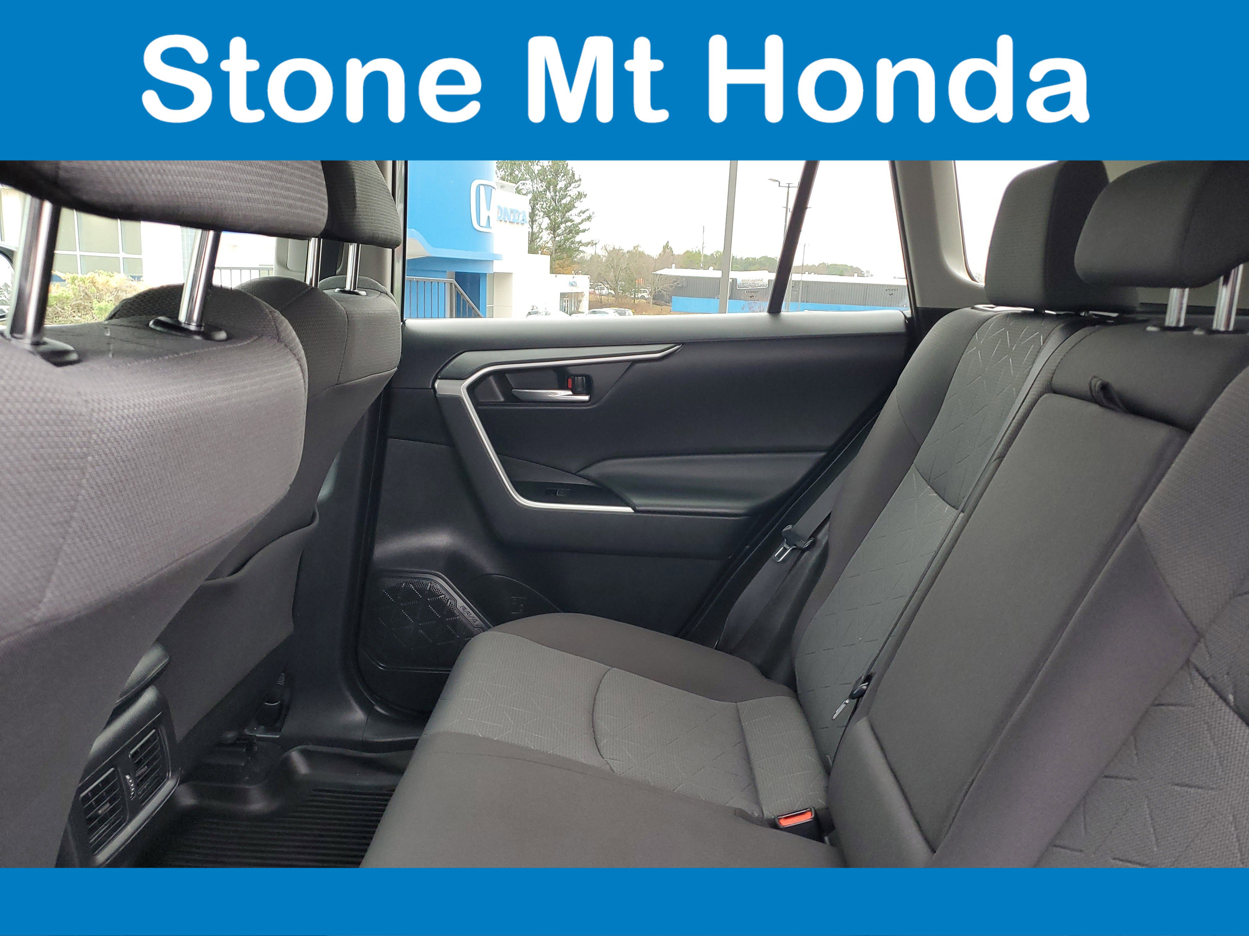 Used 2022 Toyota RAV4 XLE image 11