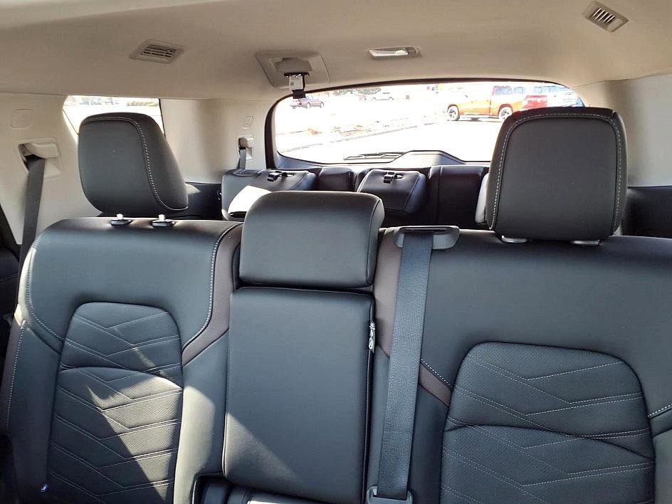 Used 2025 Nissan Pathfinder Platinum w/ Lighting Package (N92) image 20