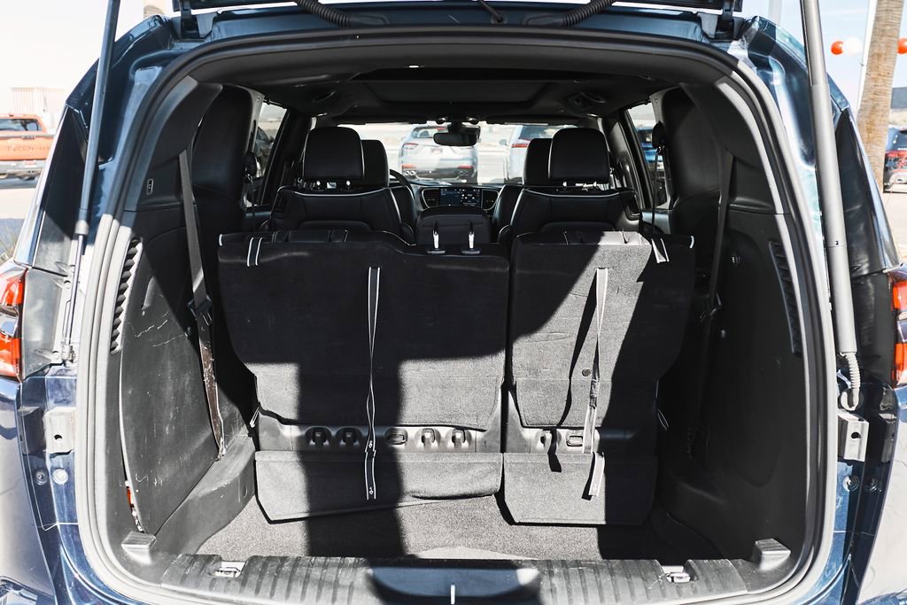 Used 2025 Chrysler Pacifica Limited FWD image 8