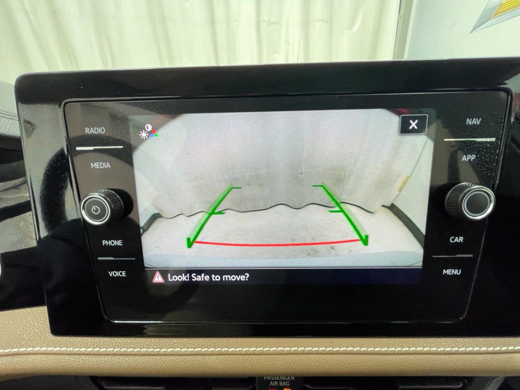 Used 2025 Volkswagen Jetta SEL FWD image 23