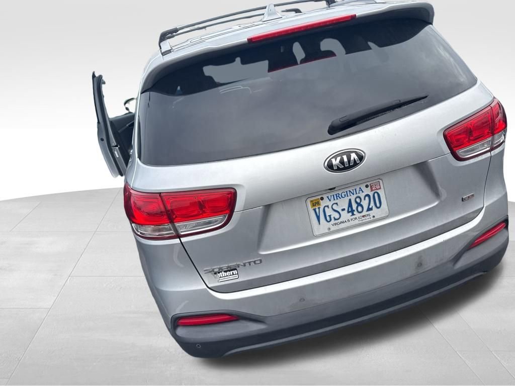 Used 2016 Kia Sorento LX w/ LX Convenience Package image 8